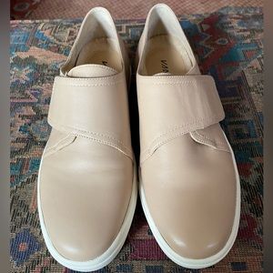 VANELI SPORT Tan Shoes in Size 7.5 Narrow